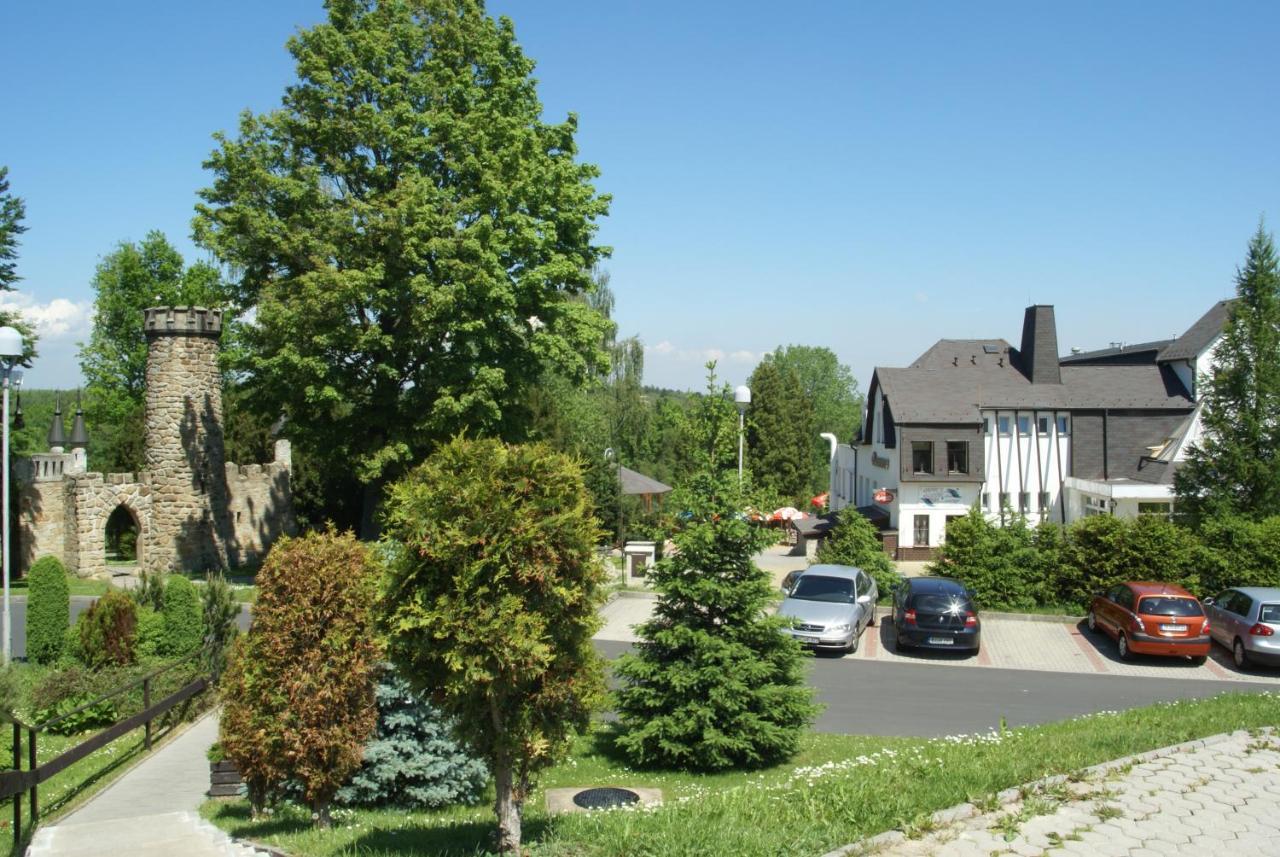 Garni Hotel Pyramida Cheb Bagian luar foto